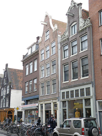Steenhouwerij Buitenpost: restauratie kopgevel Haarlemmerdijk 65